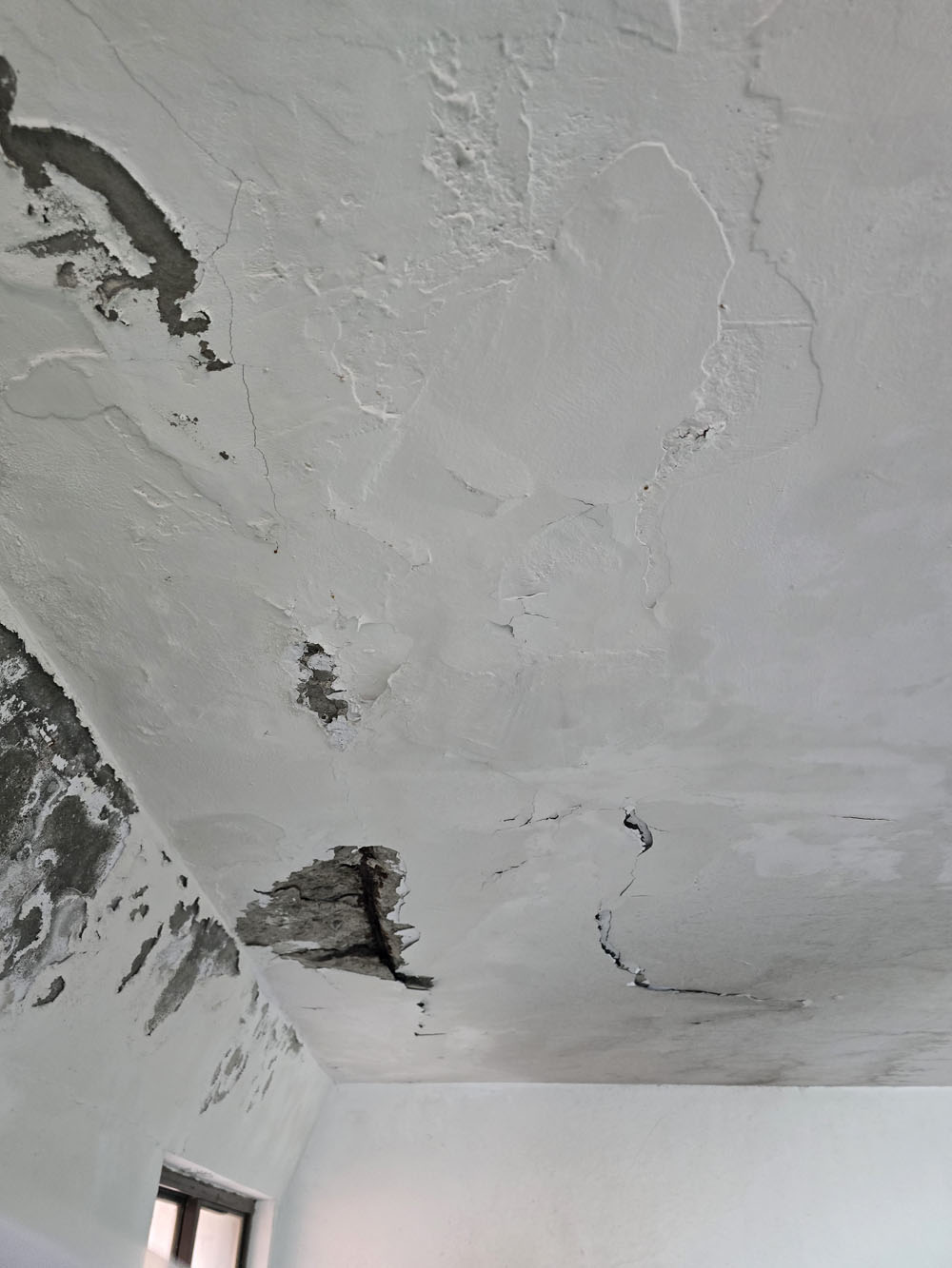 台北電梯機房天花板漏水處理