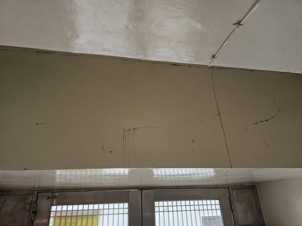 新北一樓大門內漏水修理